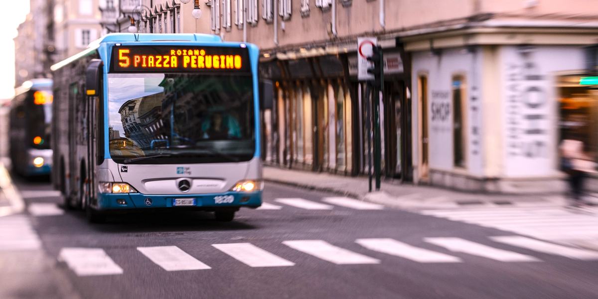 Linea urbana 5 di Trieste, in via Mazzini.