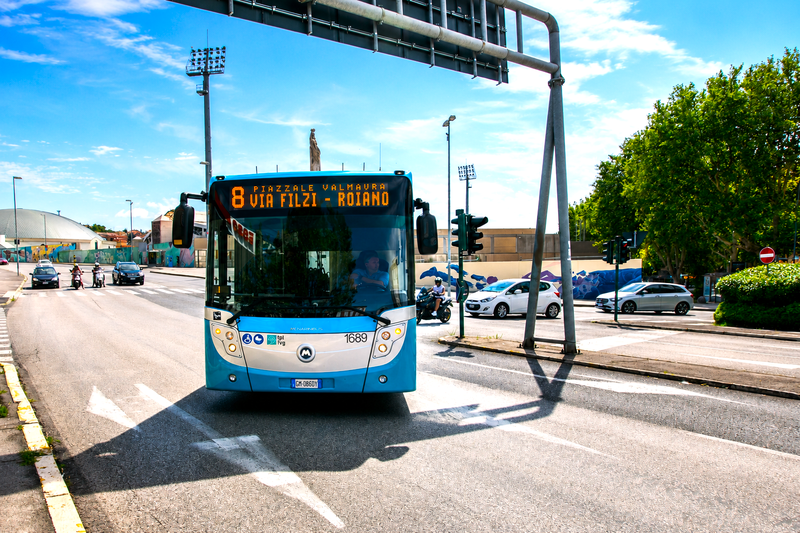 Linea urbana 8 di Trieste, in prossimità dello stadio Grezar.