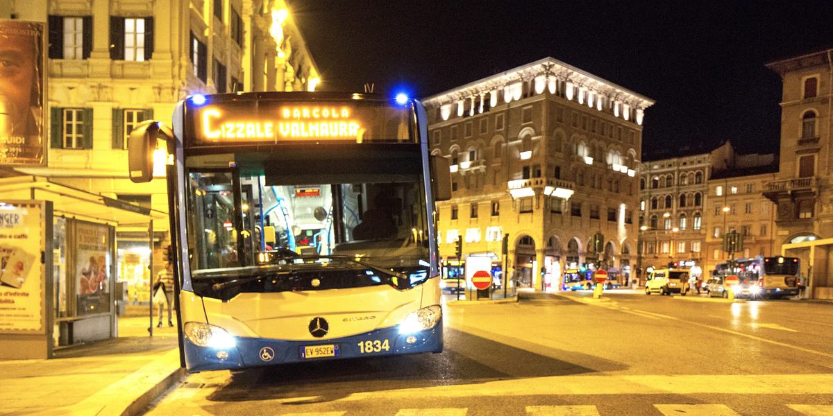 Linea urbana serale C di Trieste, in piazza Goldoni.