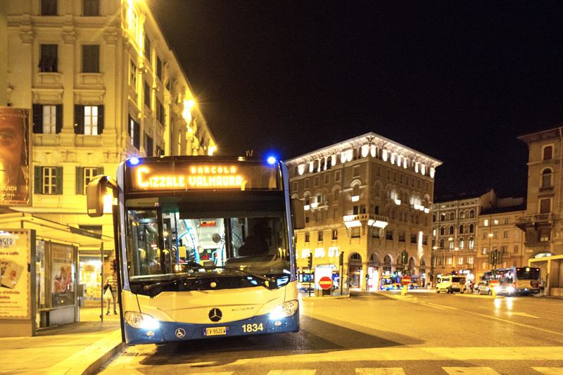 Linea urbana serale C di Trieste, in piazza Goldoni.