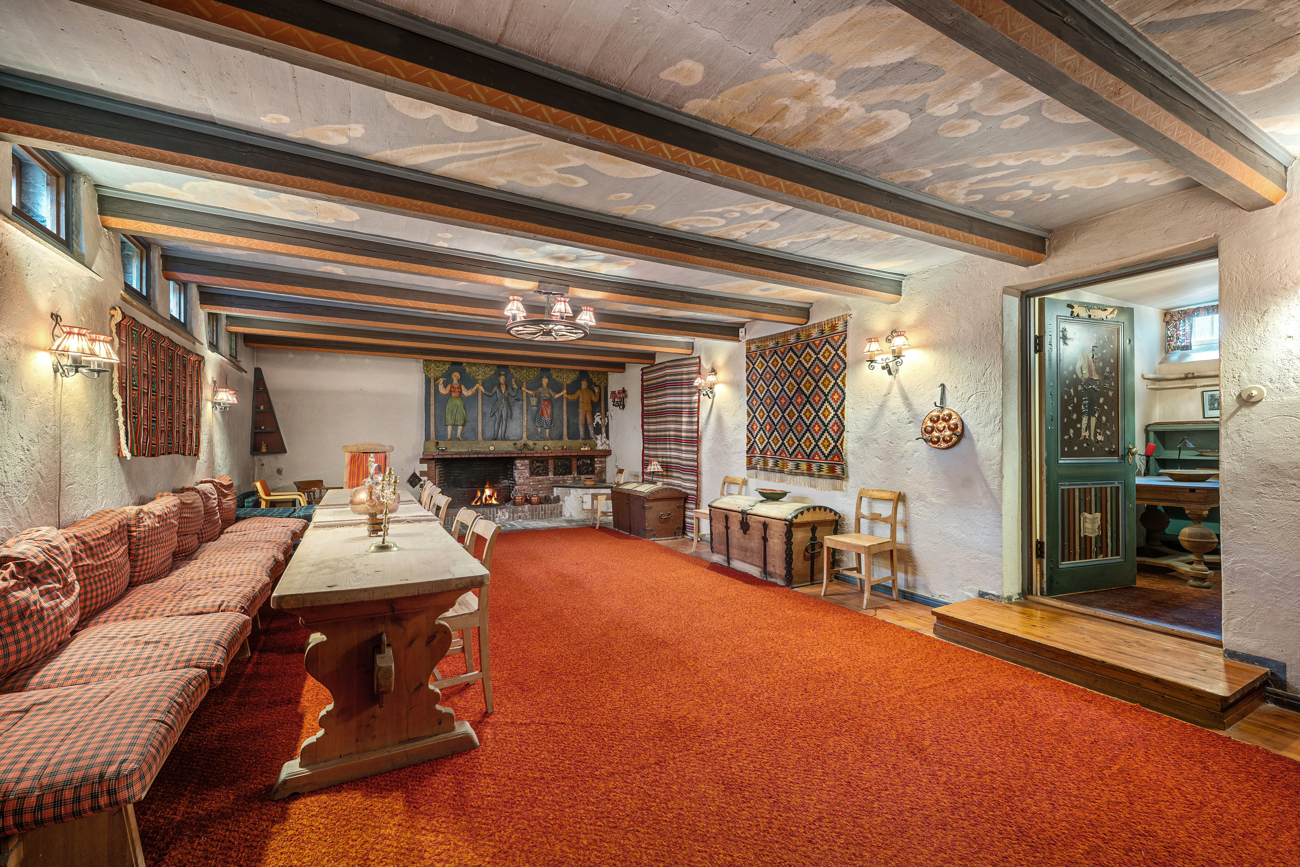 Underetasjen brukes i dag av selger som kjellerstue, men oppfyller ikke kravene til varig opphold. 