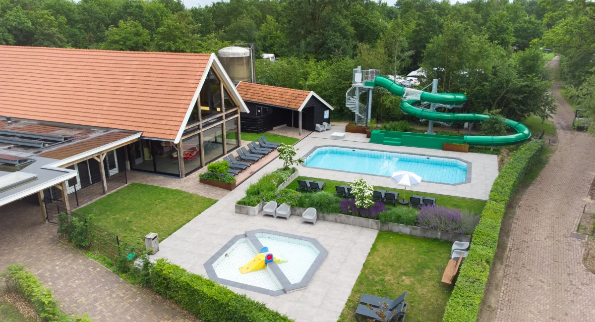 Buitenzwembad met peuterbad Kaps Tubbergen 
