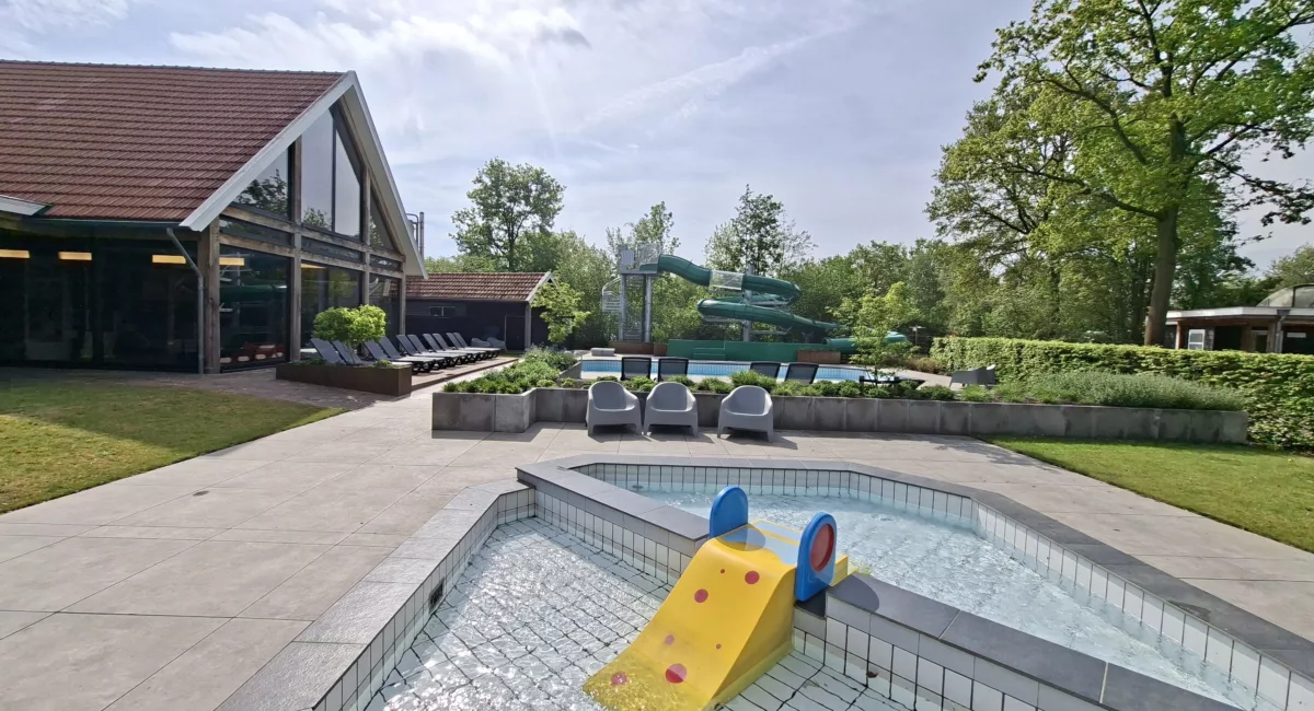 Buitenzwembad recreatiepark kaps twente 