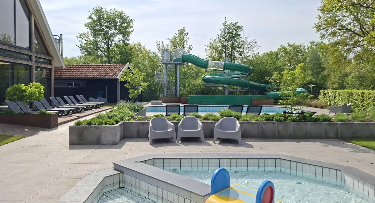 Buitenzwembad vakantiepark Kaps Tubbergen 
