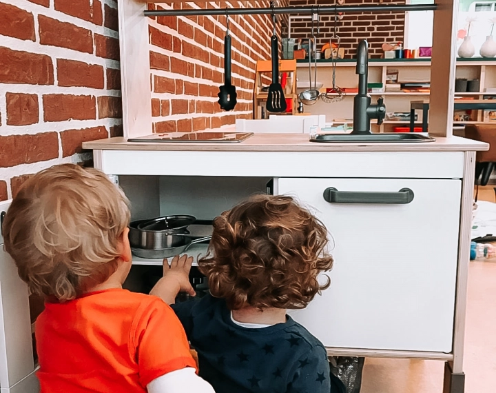 2 kids bij keuken