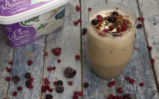 Vişneli ve Kremalı Parfe