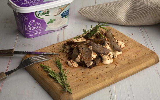 Pul Biberli ve Ekşi Kremalı Kuzu Tandır