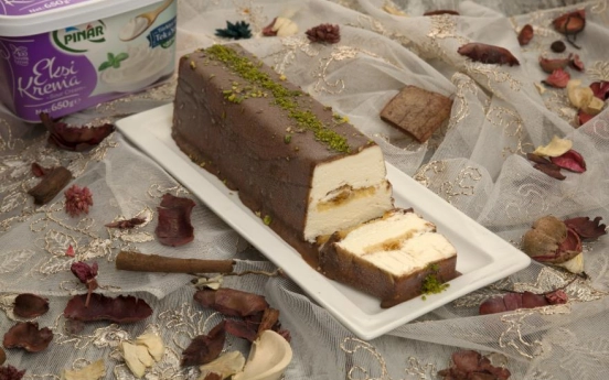 Beyaz Çikolatalı ve Ekşi Kremalı Parfe