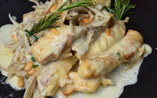 Şevketi Bostan Yatağında Anasonlu ve Yoğurt Köpüklü Füme Levrek