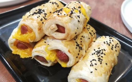 Çörek Otlu Sosisli Milföy Rulo