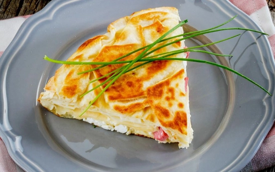 Sosisli Tava Böreği