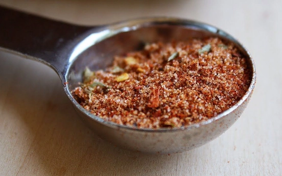 Defne yaprağı ve limon aromalı tuz