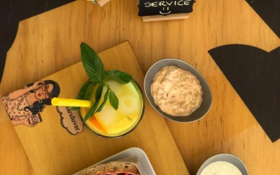 Ekşi Krema Dip Sos Eşliğinde Gurme Sandviç