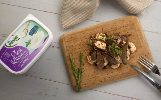 Pul Biberli ve Ekşi Kremalı Kuzu Tandır