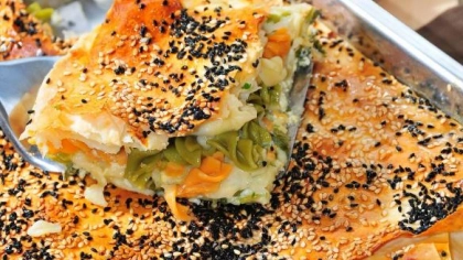 Renkli Burgu Makarnalı ve Peynirli Börek