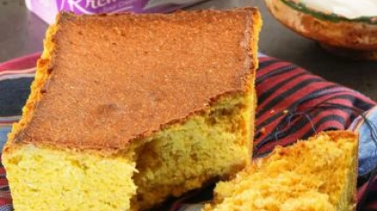 Ekşi Kremalı Mısır Ekmeği