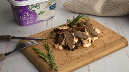 Pul Biberli ve Ekşi Kremalı Kuzu Tandır