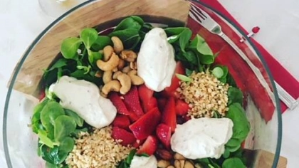 Çilekli Semizotu Yaz Salatası