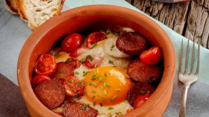 Sucuklu Yumurtalı Güveç