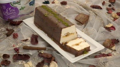 Beyaz Çikolatalı ve Ekşi Kremalı Parfe