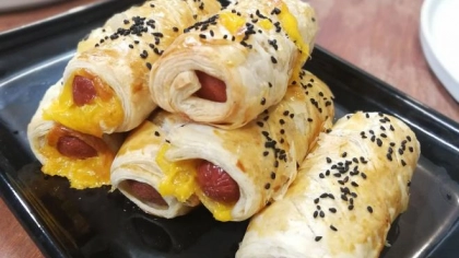 Çörek Otlu Sosisli Milföy Rulo