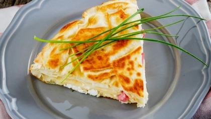 Sosisli Tava Böreği