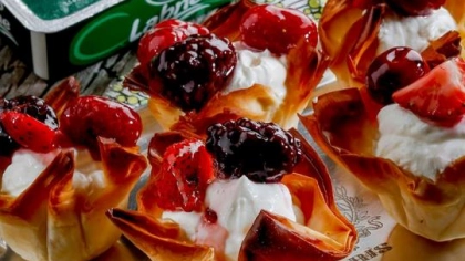 Yufka İçinde Labneli Kırmızı Meyve