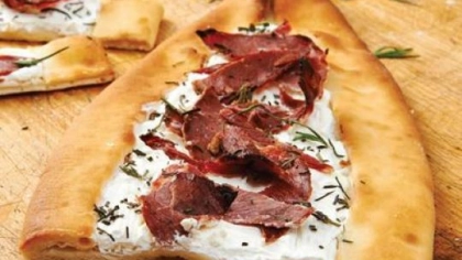 Pınar Labne ve Pastırmalı Pide