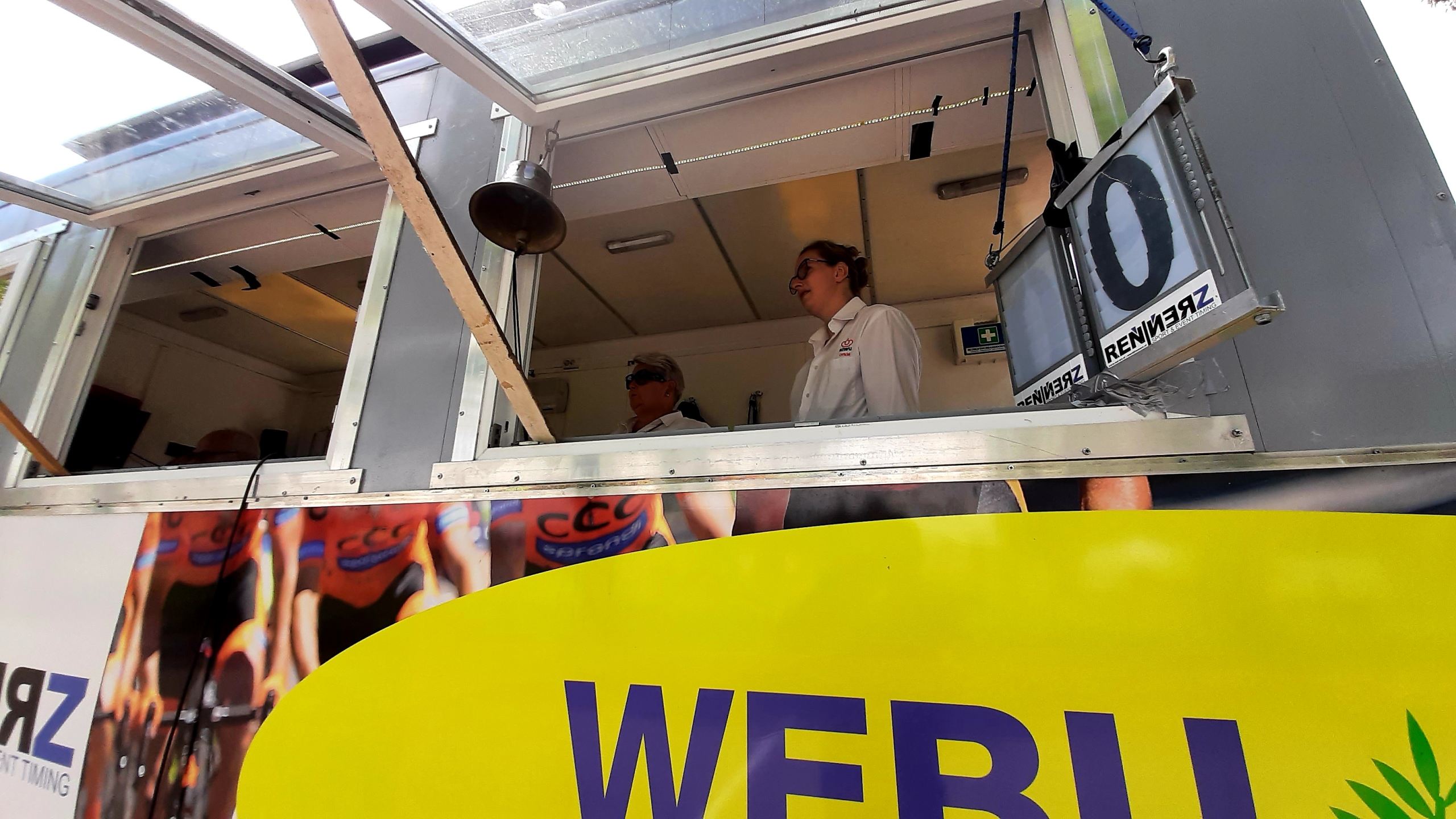 Een dag mee op de jurywagen bij de Ronde van Warmenhuizen