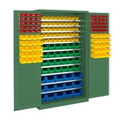 Großraumschrank, 11 Fachböden, 173 Sichtlagerkästen, resedagrün RAL 6011.