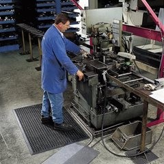 Arbeitsplatzmatte, gelocht, Sanitop, BxH 910 x 12,7 mm, Länge 2970 mm.