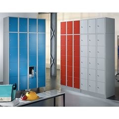 4er-Schließfachschrank München, 3 Abteile, lichtgrau / lichtblau, B 1200 mm, mit Füßen.