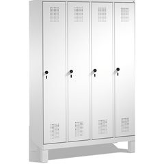EVOLO Garderobenschrank, mit Füßen, 4 Abteile, Abteilbreite 300 mm, lichtgrau.