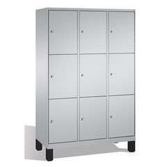 EVOLO Fächerschrank, mit Füßen, 3 Abteile, je 3 Fächer, Abteilbreite 400 mm, wei
