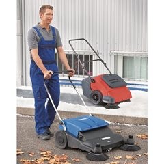 Kehrmaschine, mit Einwalzen-Überwurf, motorisch, Behälterinhalt 50 l.