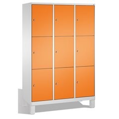 EVOLO Fächerschrank, mit Füßen, 3 Abteile, je 3 Fächer, Abteilbreite 400 mm, lic
