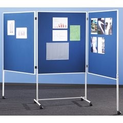 Moderationswand, fahrbar, Textilbezug, grau, HxBxT 1800 x 2800 x 500 mm, dreiteilig.