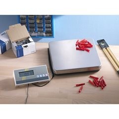 Paketwaage, robuste Wiegefläche, Wägebereich bis 60 kg, Ablesbarkeit 20 g, Wägeplatte 550 x 550 mm.