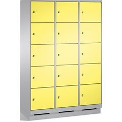 EVOLO Fächerschrank, mit Sockel, 3 Abteile, je 5 Fächer, Abteilbreite 400 mm, we