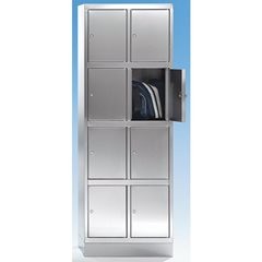 4er-Schließfachschrank aus Edelstahl, 2 Abteile, mit Bodensockel.