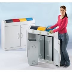 Wertstoffsammler Schrank, kompakt, mit farbigen Klappdeckeln, 3 x 45 l, HxBxT 975 x 860 x 320 mm.
