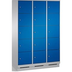 EVOLO Fächerschrank, mit Sockel, 3 Abteile, je 5 Fächer, Abteilbreite 400 mm, we