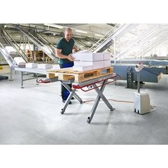 Flachform-Hubtisch, Baureihe E, Tragfähigkeit 300 kg, LxB 1300 x 1150 mm, 230 V Wechselstrom.