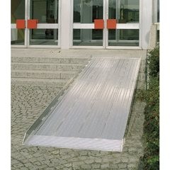 Treppenrampe, rutschfest, Tragfähigkeit 400 kg, LxB 3500 x 815 mm.