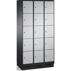 EVOLO Fächerschrank, mit Sockel, 3 Abteile, je 5 Fächer, Abteilbreite 300 mm, sc