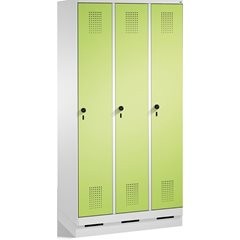 EVOLO Garderobenschrank, mit Sockel, 3 Abteile, Abteilbreite 300 mm, lichtgrau /