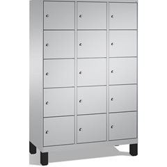 EVOLO Fächerschrank, mit Füßen, 3 Abteile, je 5 Fächer, Abteilbreite 400 mm, wei