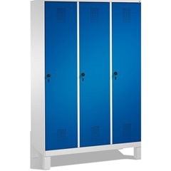 EVOLO Garderobenschrank, mit Füßen, 3 Abteile, Abteilbreite 400 mm, lichtgrau /