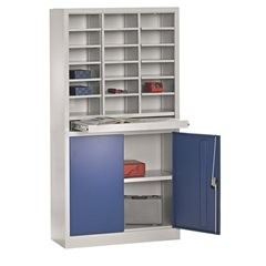 Ordnungs- und Sortierstation, mit Flügeltürschrank, lichtgrau / enzianblau.