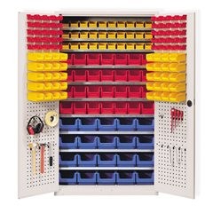 Großraumschrank, 10 Fachböden, 158 Sichtlagerkästen, resedagrün RAL 6011.